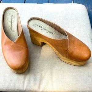 Free people leather clogs